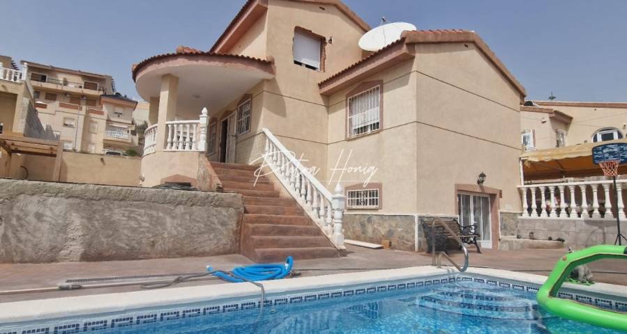 Denne villa til salg i La Marquesa Golf er det hjem, du altid har drømt om i Spanien