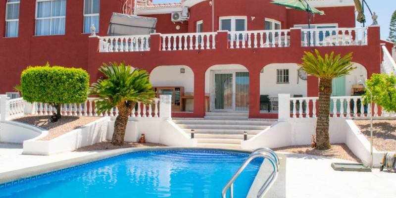 Take a look at this fabulous villa for sale in Ciudad Quesada and find the home you want in Spain