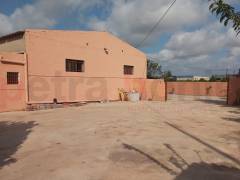 Gebrauchtobjekte - Kommerzielle Immobilie - Torrevieja - Polígono Industrial Casa Grande