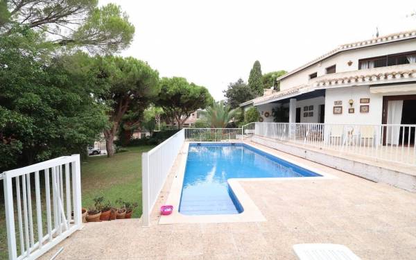 Villa - Resales - Orihuela Costa - Campoamor