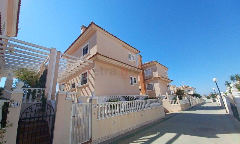 Gebrauchtobjekte - Einfamilienhaus - Torrevieja