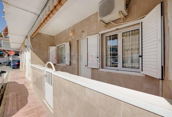 Bungalow - Til Salgs - Torrevieja - Playa de La Acequion