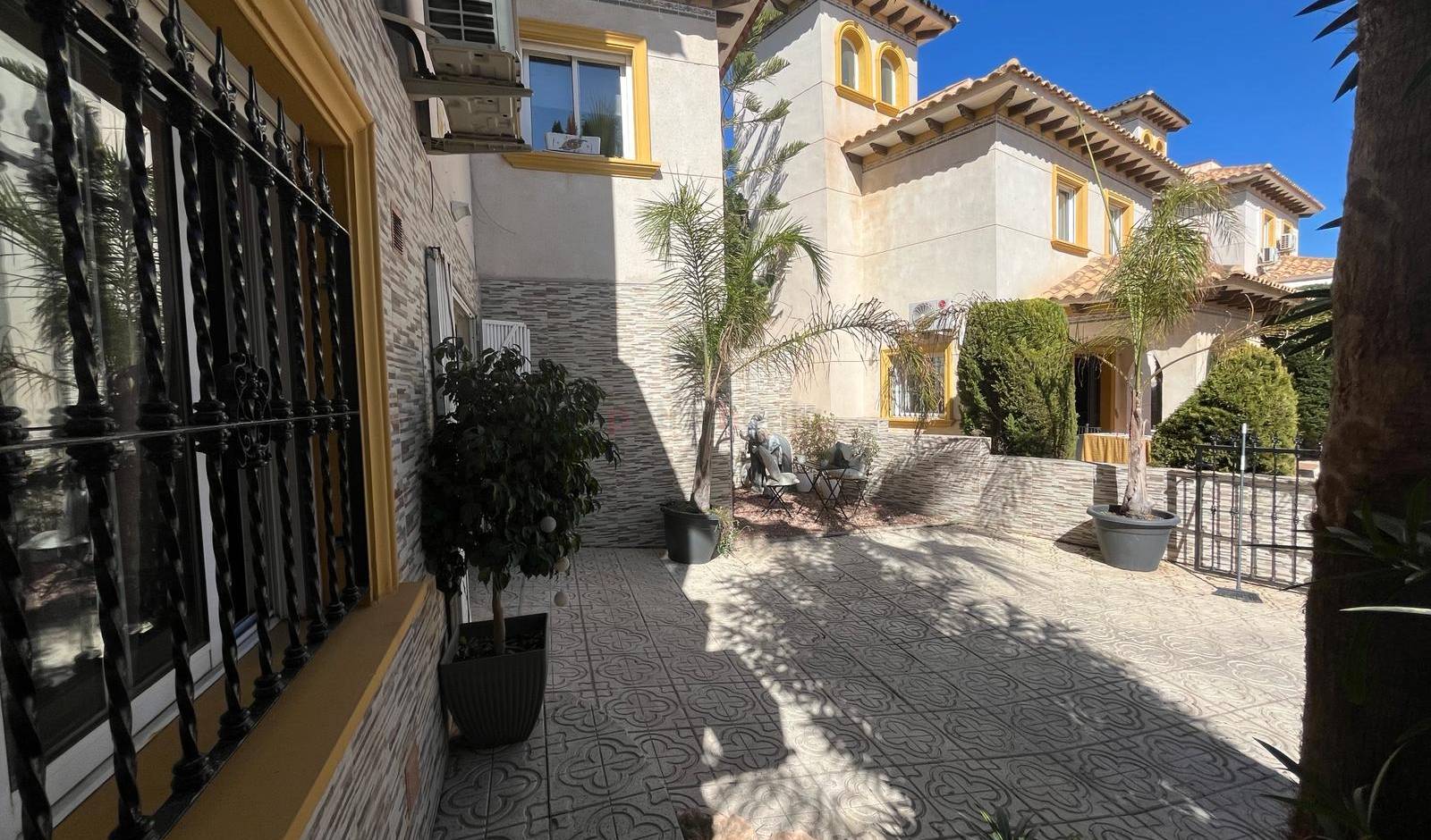 Resales - Villa - Playa Flamenca - Orihuela Costa