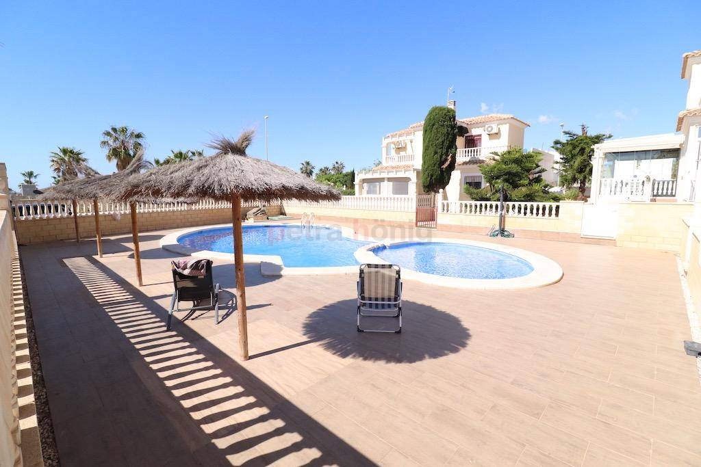 Gebrauchtobjekte - Einfamilienhaus - Orihuela Costa - Lomas De Cabo Roig