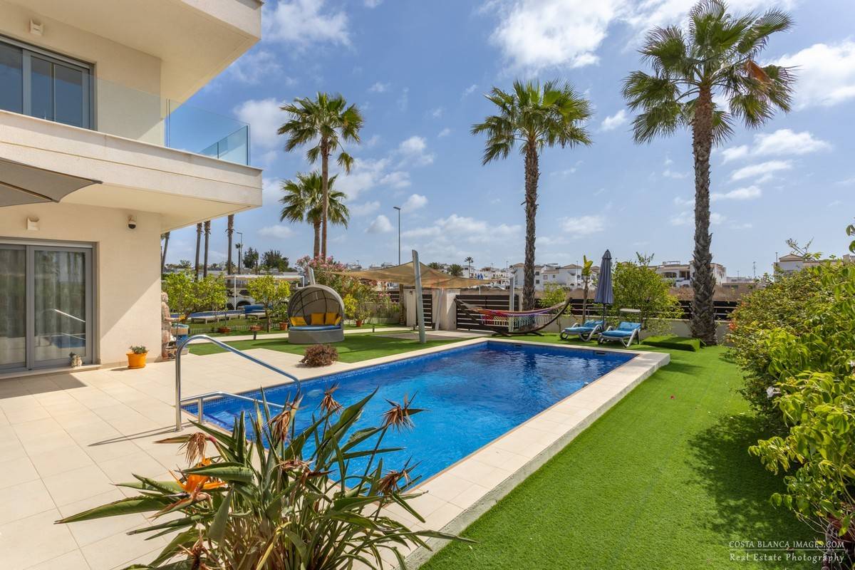 Resales - Villa - Orihuela Costa - Vistabella golf