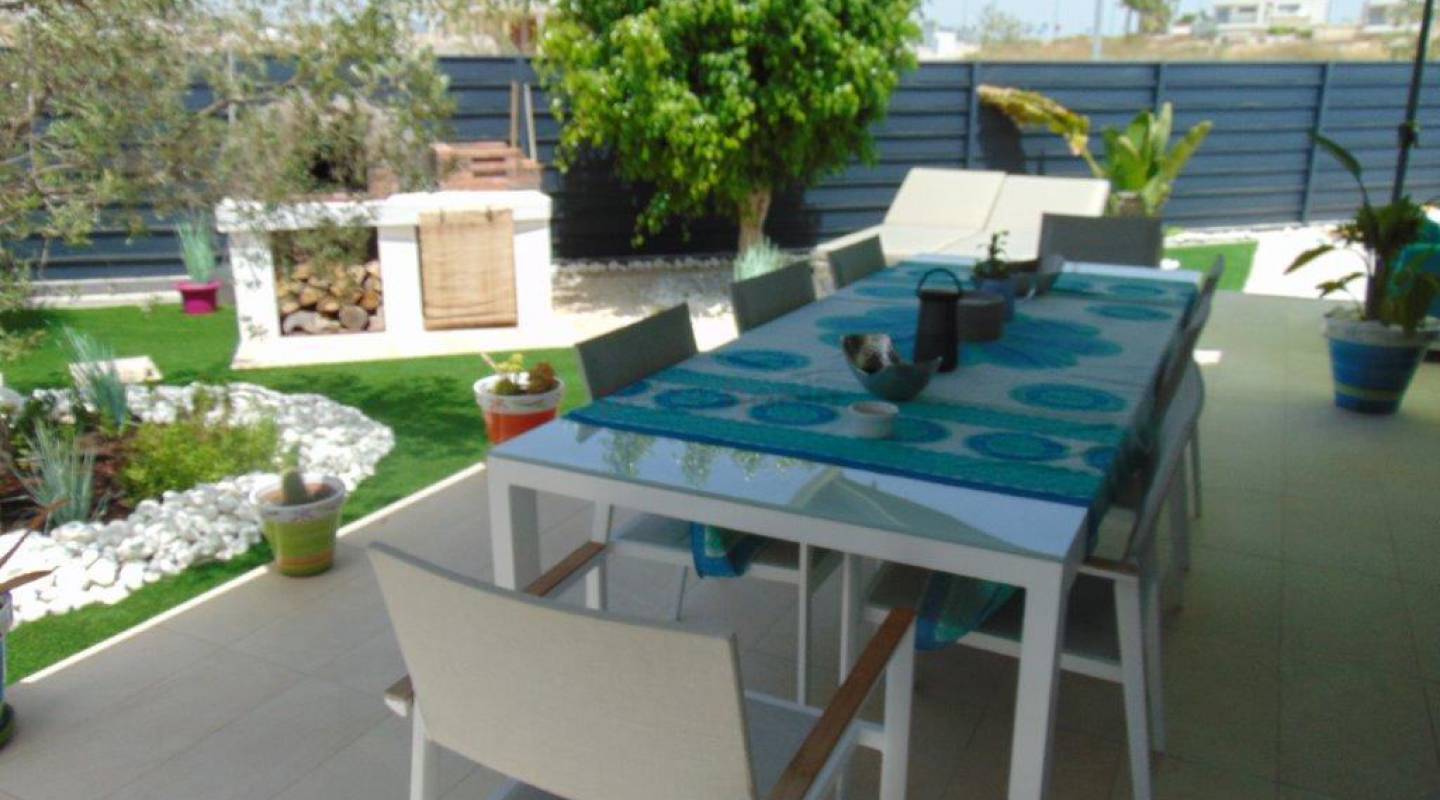 Resales - Villa - Orihuela Costa - Vistabella golf