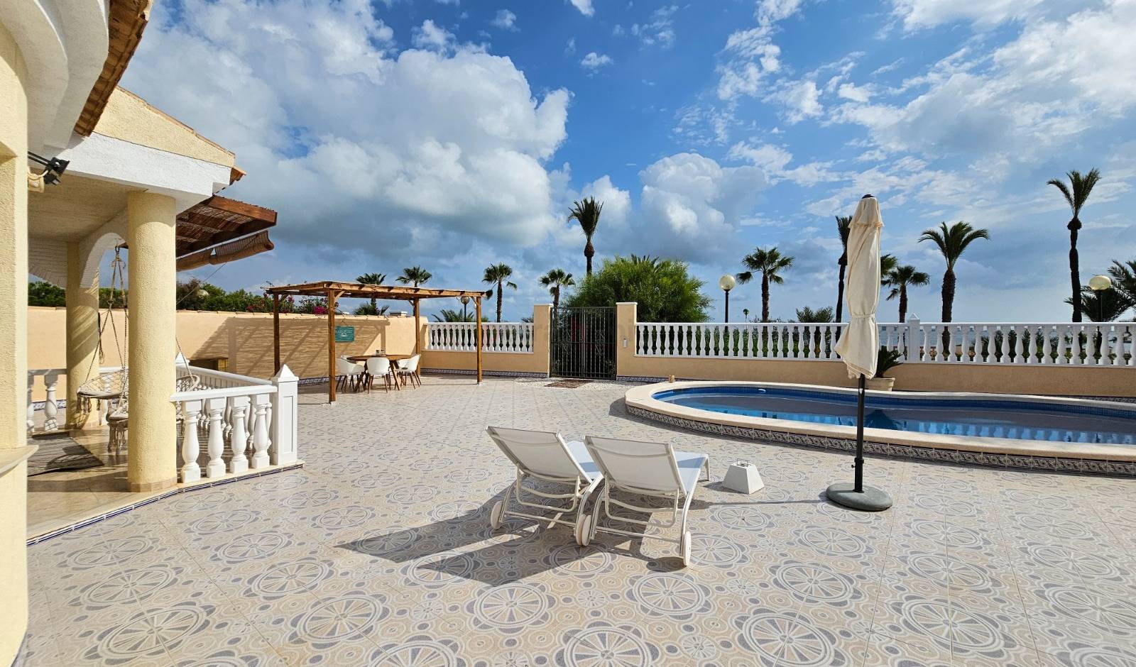 Resales - Villa - Other areas - ESTRELLA DE MAR