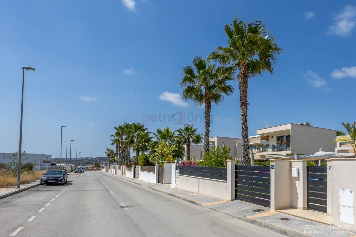 Resales - Villa - Orihuela Costa - Vistabella golf