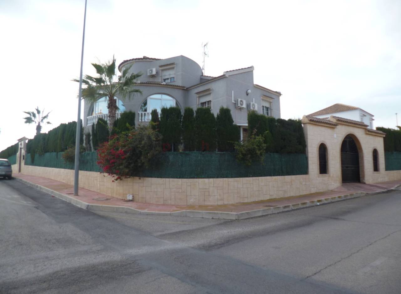 Resales - Villa - Villamartin