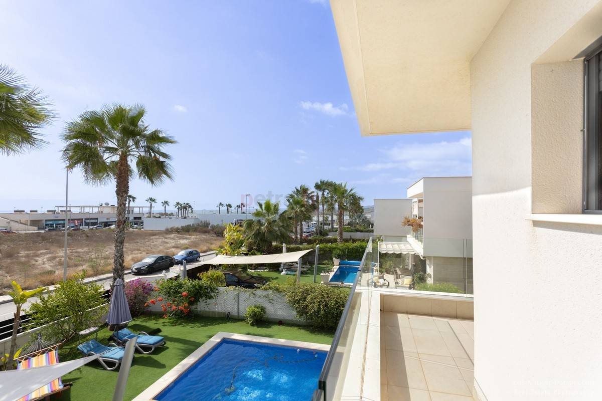 Resales - Villa - Orihuela Costa - Vistabella golf