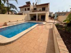 Resales - Villa - Torrevieja Centro - Torrevieja