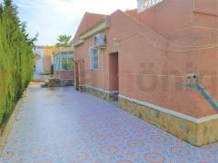 Resales - Villa - Torrevieja - La Siesta