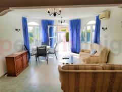 Resales - Villa - Torrevieja - La Siesta