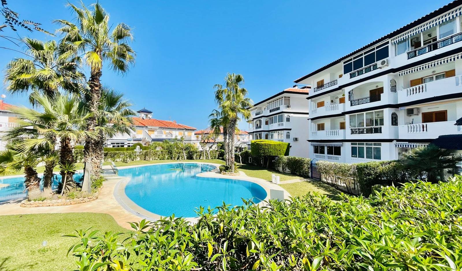 Resales - Apartment - Torrevieja - La Mata